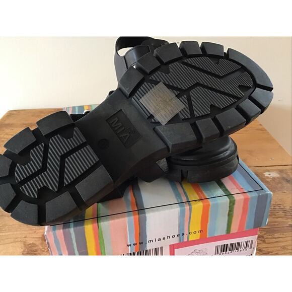 MIA Kids Girls 3 M Black Havian Malta Leather Strap Buckle/Self Closure NIB - Picture 2 of 8